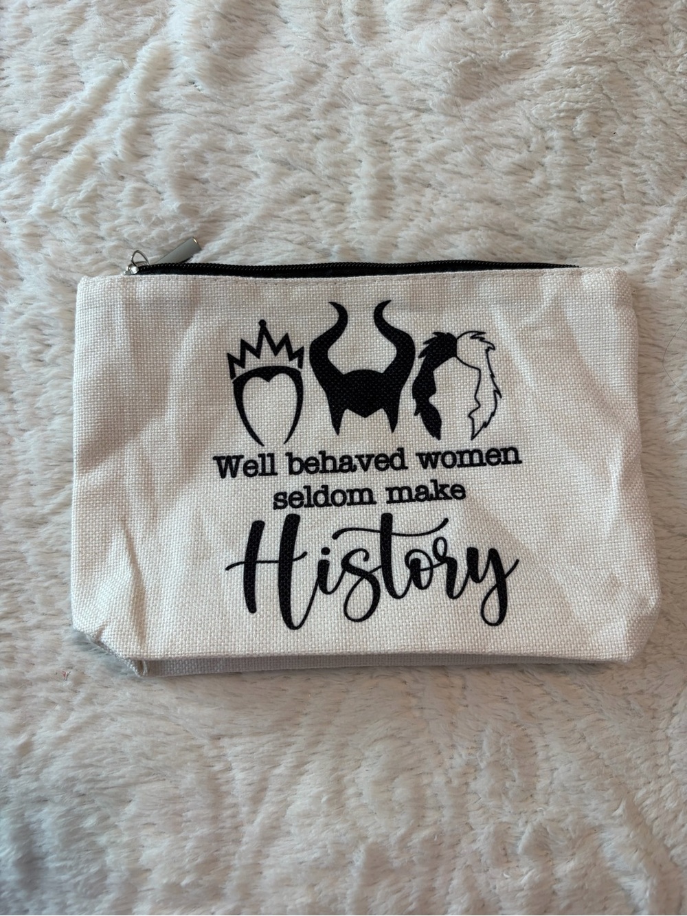 NWOT Disney Villains Canvas Quote Makeup Bag zippered Travel Trip Black on Cream